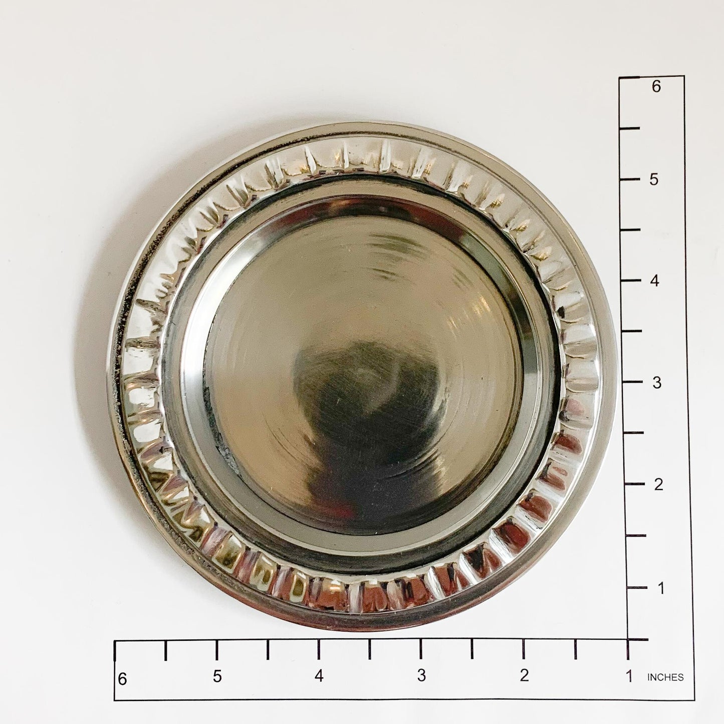 Aluminum Dish with Fluted Edge