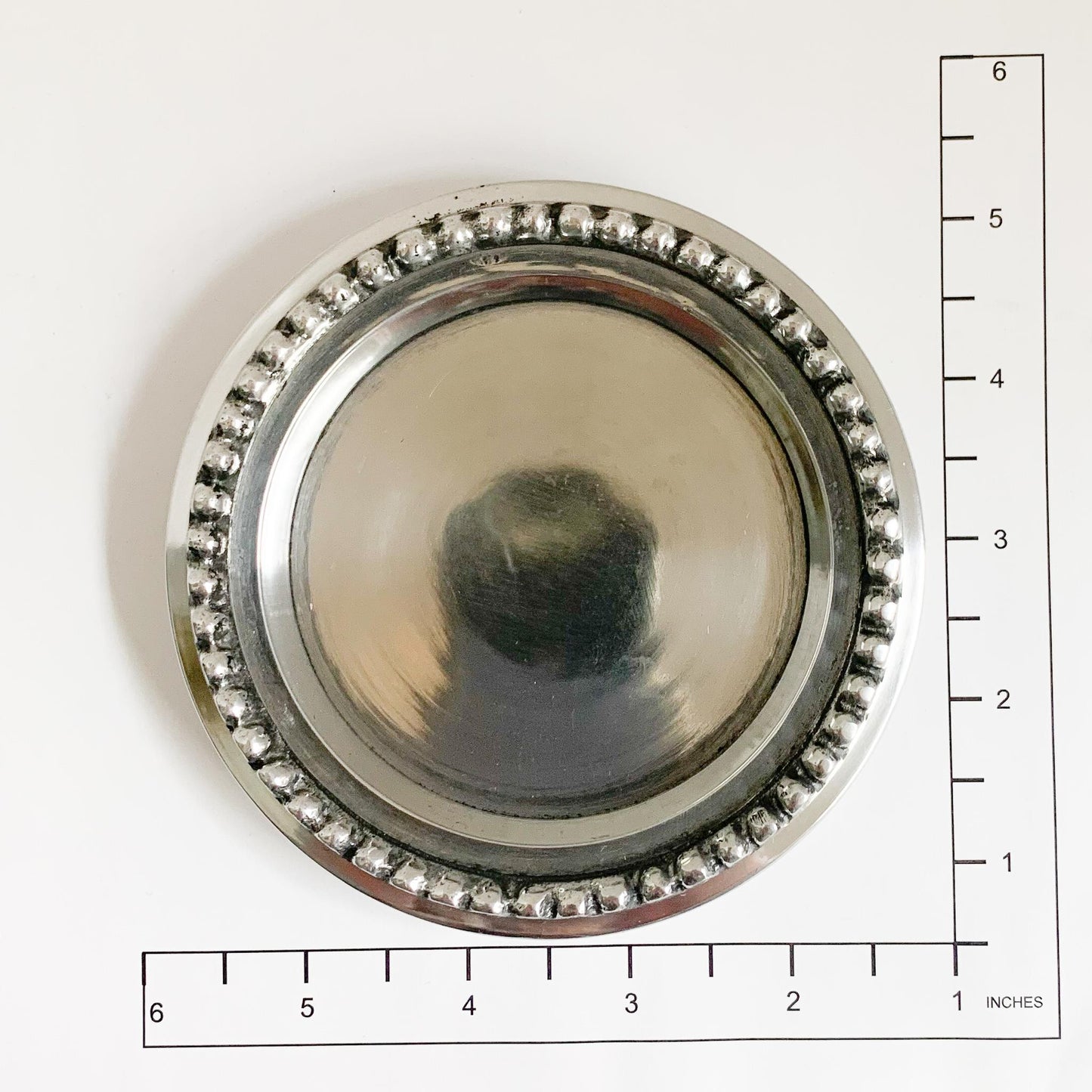 Aluminum Dish with Ribbed Edge