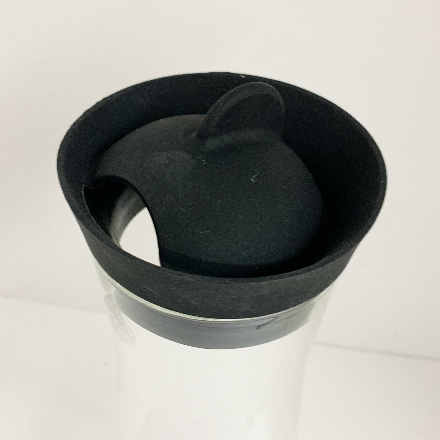 Carafe with Silicone Lid