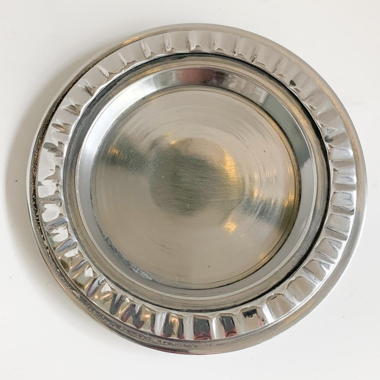 Aluminum Dish with Fluted Edge