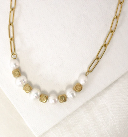 Short Necklace | 'AMOUR' & Pearls. Gold